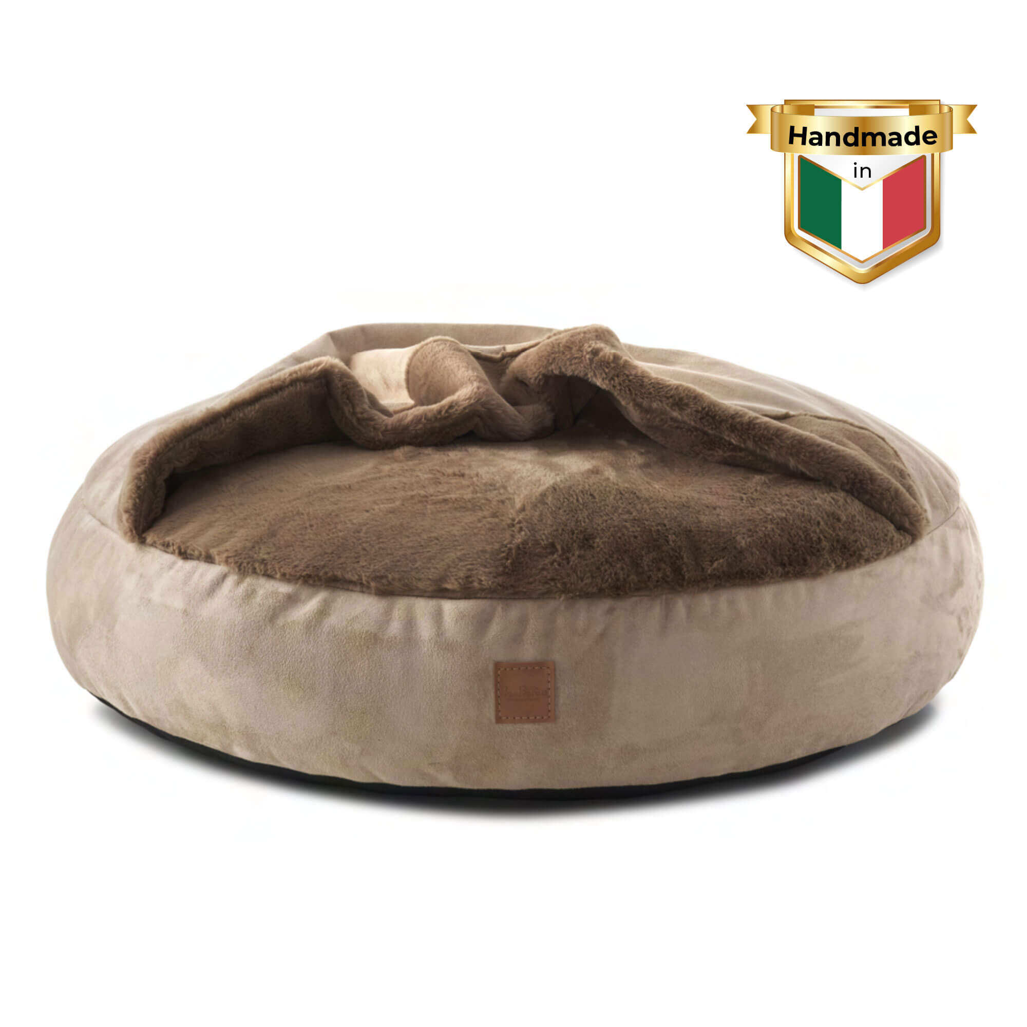 Cave Fell Hundebett in Beige – stilvolles Hundebett mit kuscheligem Kunstfell-Innenfutter, runder Höhlenform und nachhaltigem Design für maximale Geborgenheit.