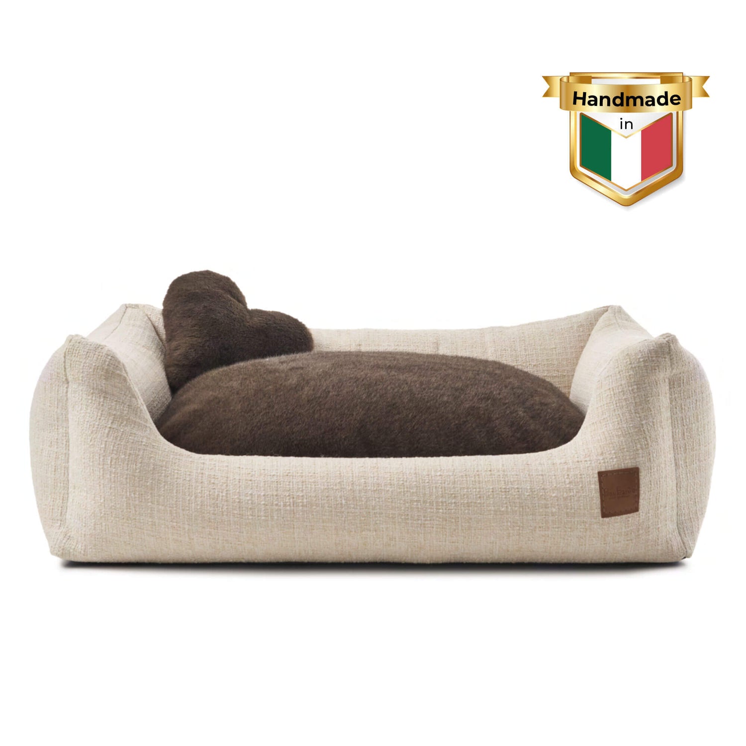 Relax Chanel Hundebett in Beige – luxuriöses Bett aus recyceltem Tweed-Stoff, mit weicher Schaumstoffpolsterung, rutschfester Kunstlederbasis und liebevollem Plüschtierherz.