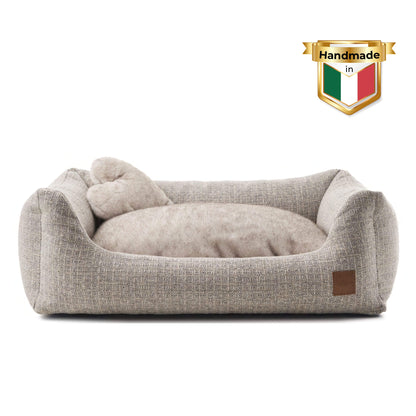 Relax Chanel Hundebett in Grau – stilvolles Hundebett aus nachhaltigem Tweed-Stoff, mit komfortabler Polsterung, stabiler Basis und Plüschtierherz als Extra.